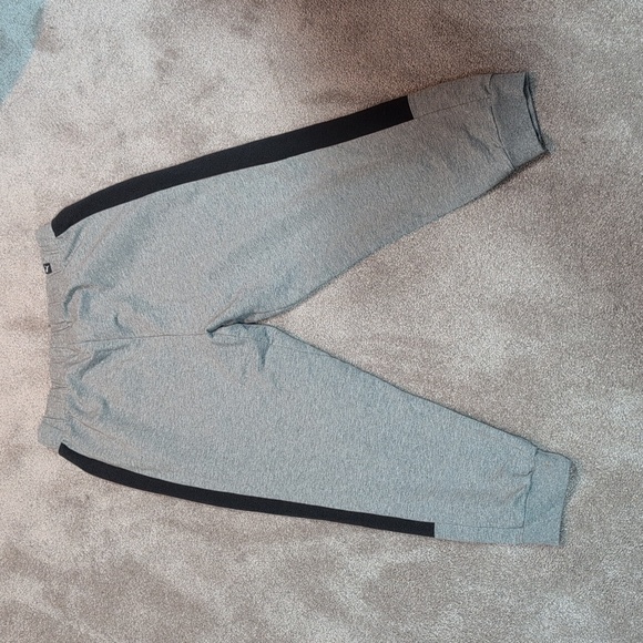 Puma 3/4 Length Joggers - Picture 3 of 4